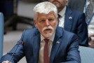 Prezident Pavel vyhlásil volby. Kvůli soukromé cestě je vynechá