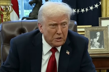 Trump přitvrzuje proti Fedu. Obchodní hrozba se týká i Česka
