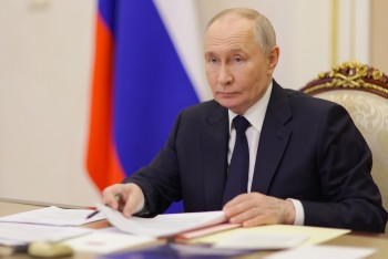 Putin: Kyjev v současné době přemýšlí, jak formalizovat konec války